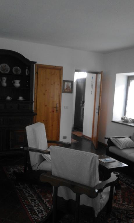 Affittacamere Casa Ramonda Neive Camera foto